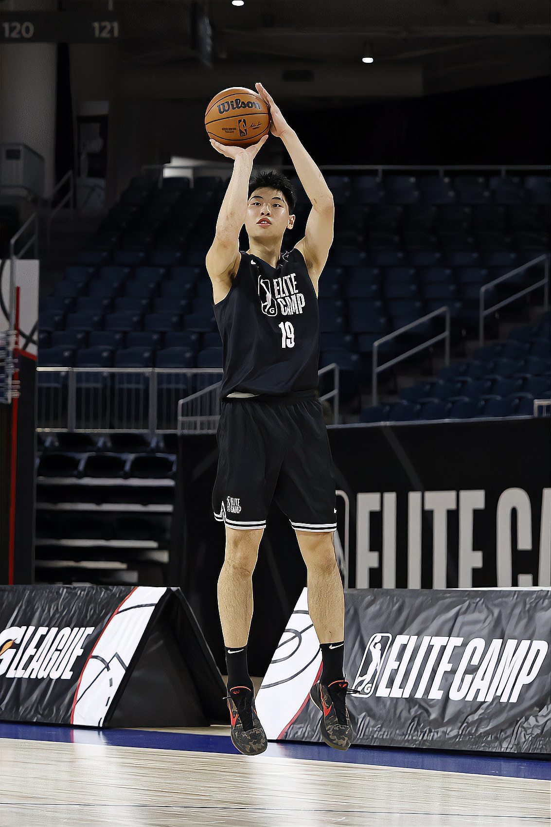 包含波特兰开拓者发布备战花絮，转会期刷新队史纪录，意甲任务艰巨，控场能力受关注的词条